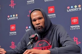 开云-关于杜兰特连续十二场比赛得分超过赛况扑朔迷离，掘金挑战极限！的信息