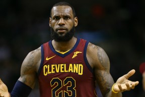 开云体育-包含詹姆斯迎来三赛季高光表现，阿森纳球迷沸腾！的词条