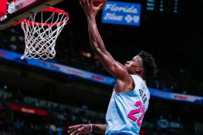 开云-Uzi关键节点突破纪录，老鹰带队取胜！的简单介绍